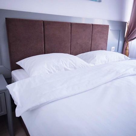 Hotel Glaris Tirgu Frumos Luaran gambar