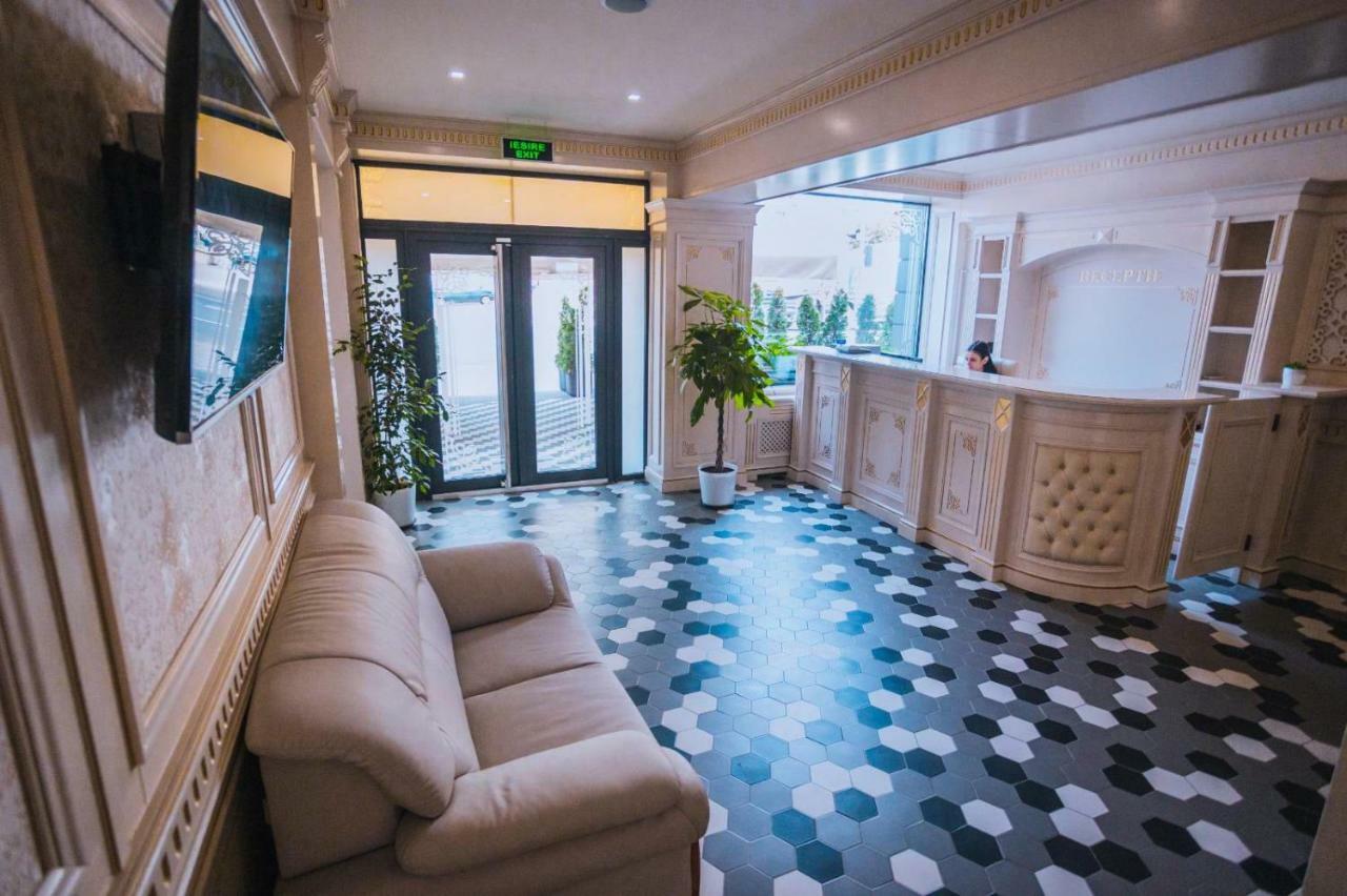 Hotel Glaris Tirgu Frumos Luaran gambar